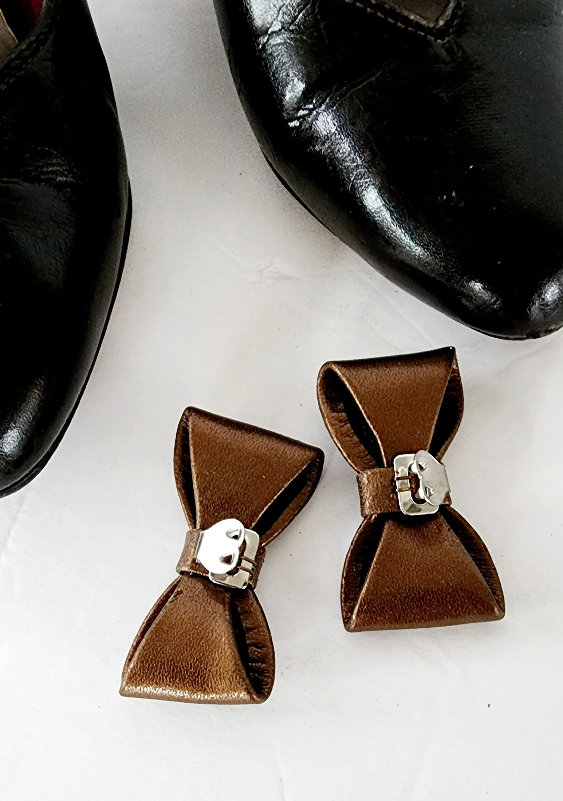 80s Brown Leather Pumps High Heels with Bow Clips by Chandlers Size 7 / Vegan / Original Box