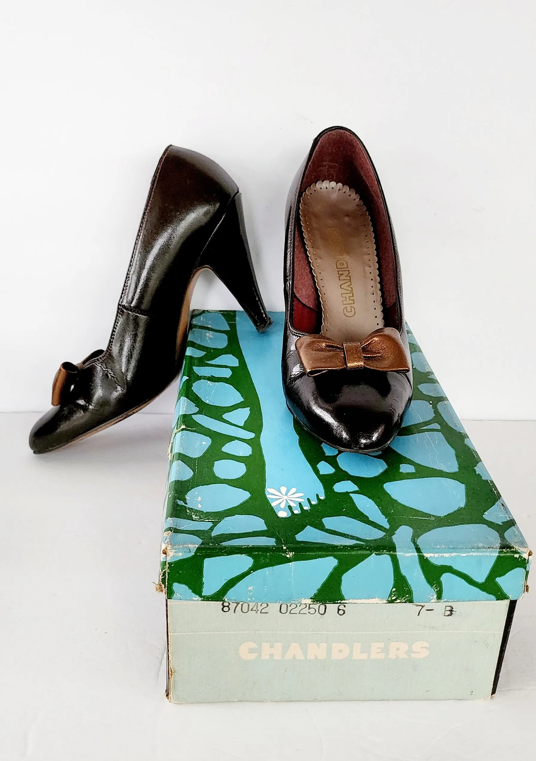 80s Brown Leather Pumps High Heels with Bow Clips by Chandlers Size 7 / Vegan / Original Box