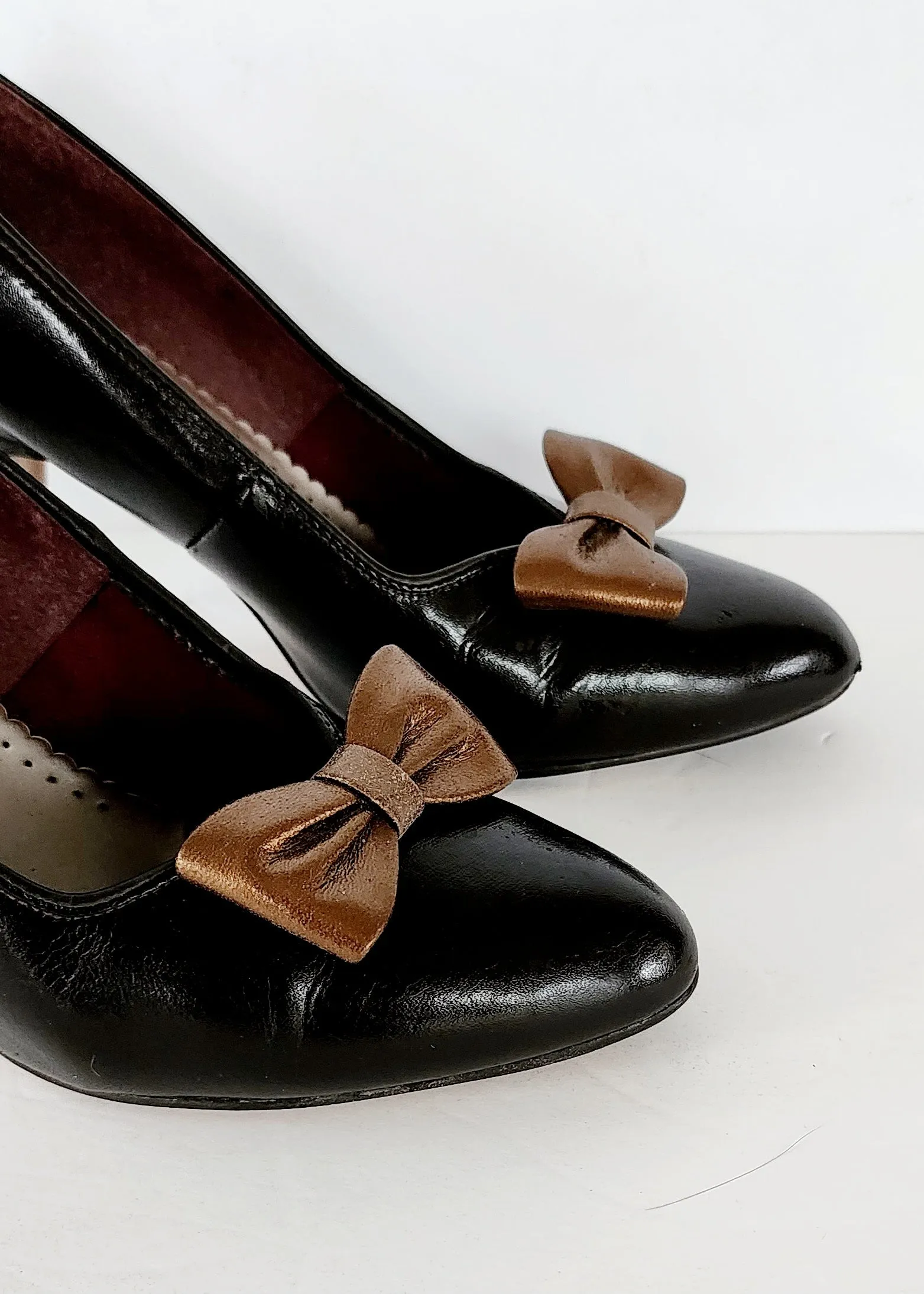 80s Brown Leather Pumps High Heels with Bow Clips by Chandlers Size 7 / Vegan / Original Box
