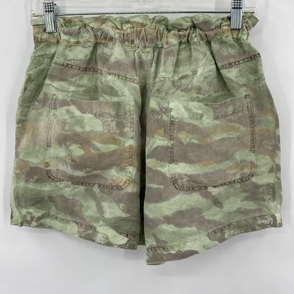 Bella Dahl Kayla Ruffle Wash Shorts in Camo Print Relaxed Fit Size Small