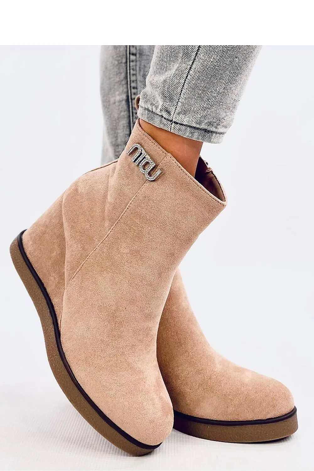Buskin boots