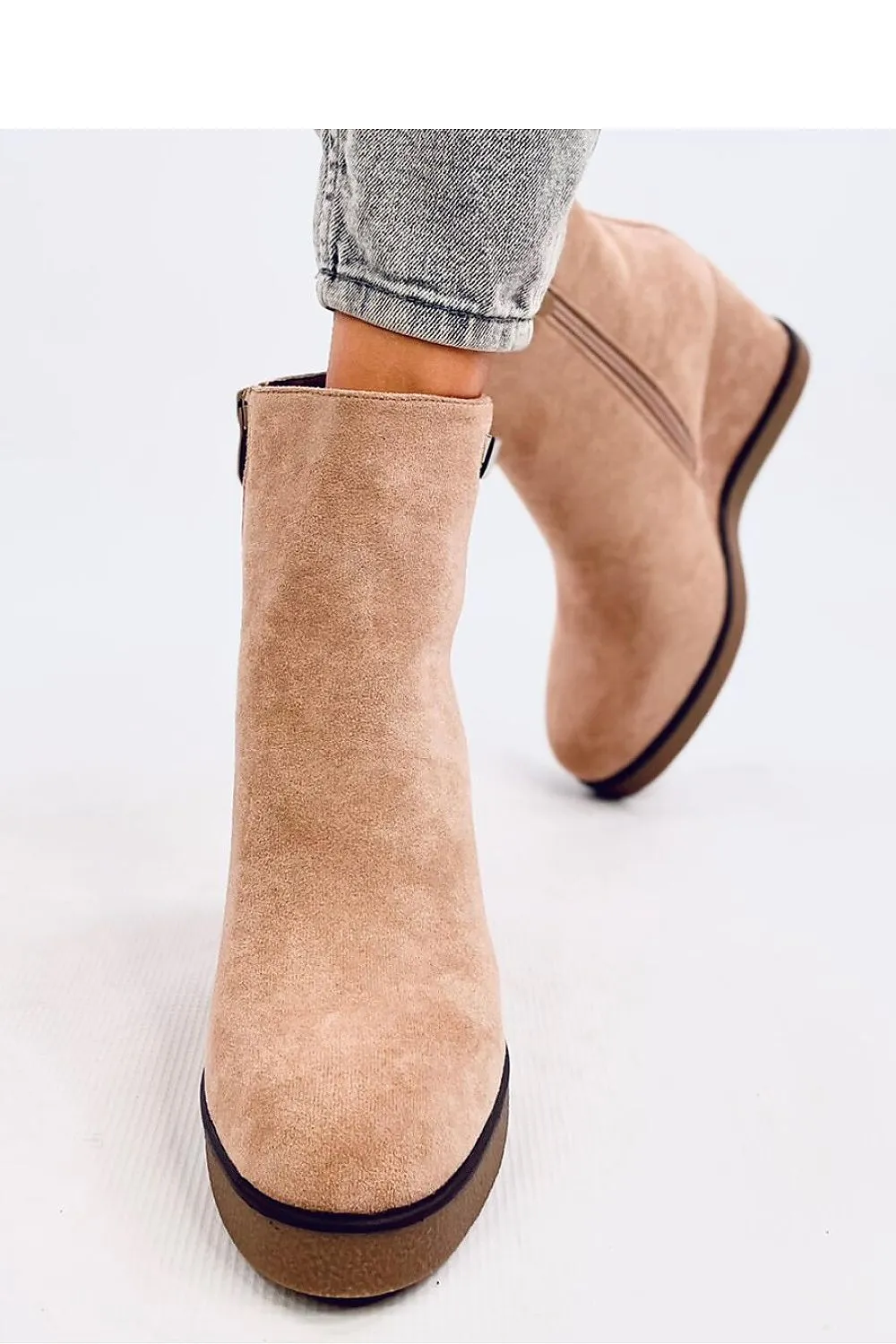 Buskin boots
