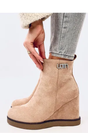 Buskin boots