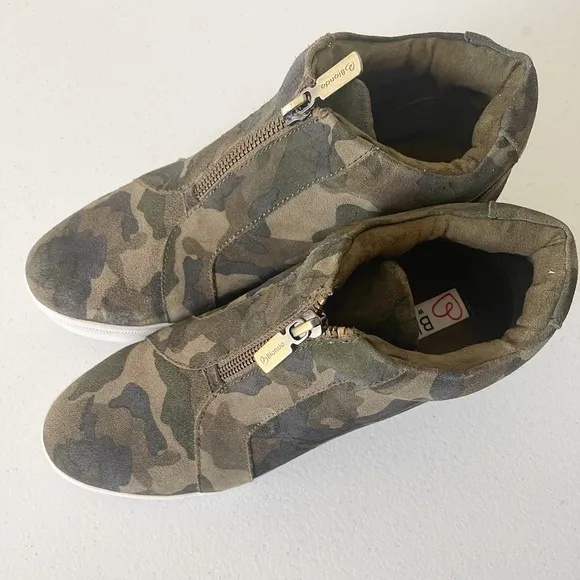 Camo Blondo waterproof wedge sneaker