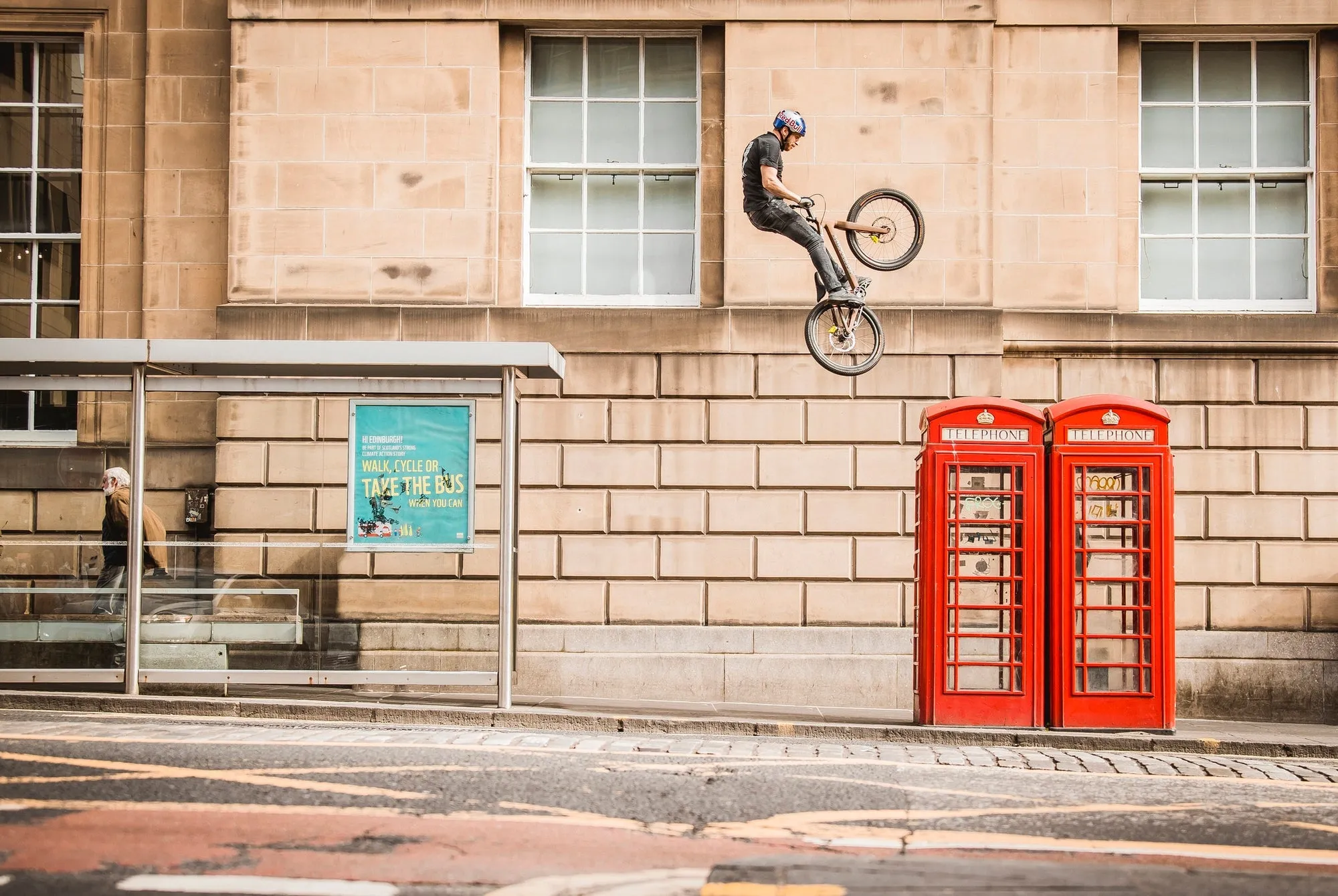 Gestalten - Urban Playgrounds - Athletes Claim Cities Around the World