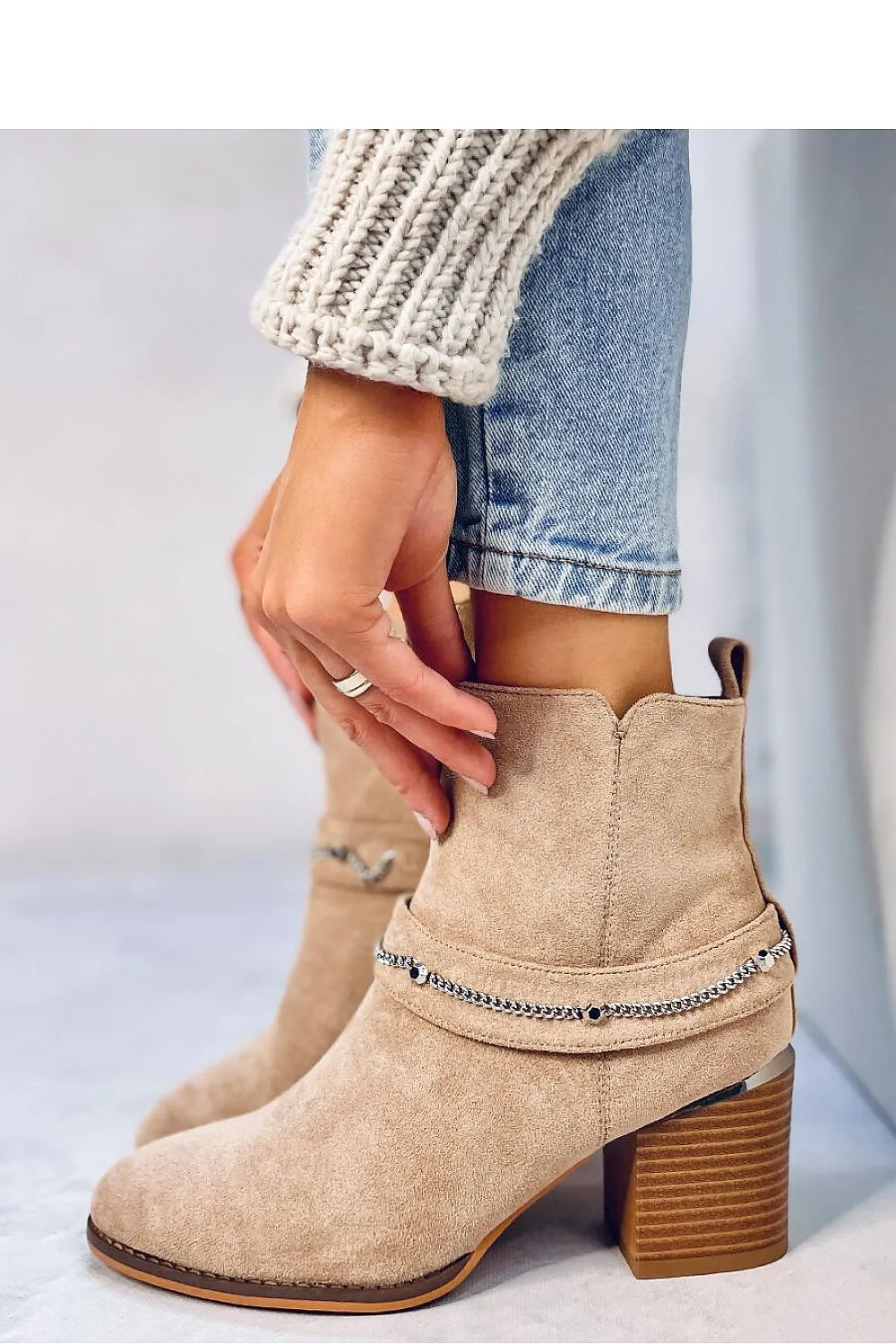 Heel boots