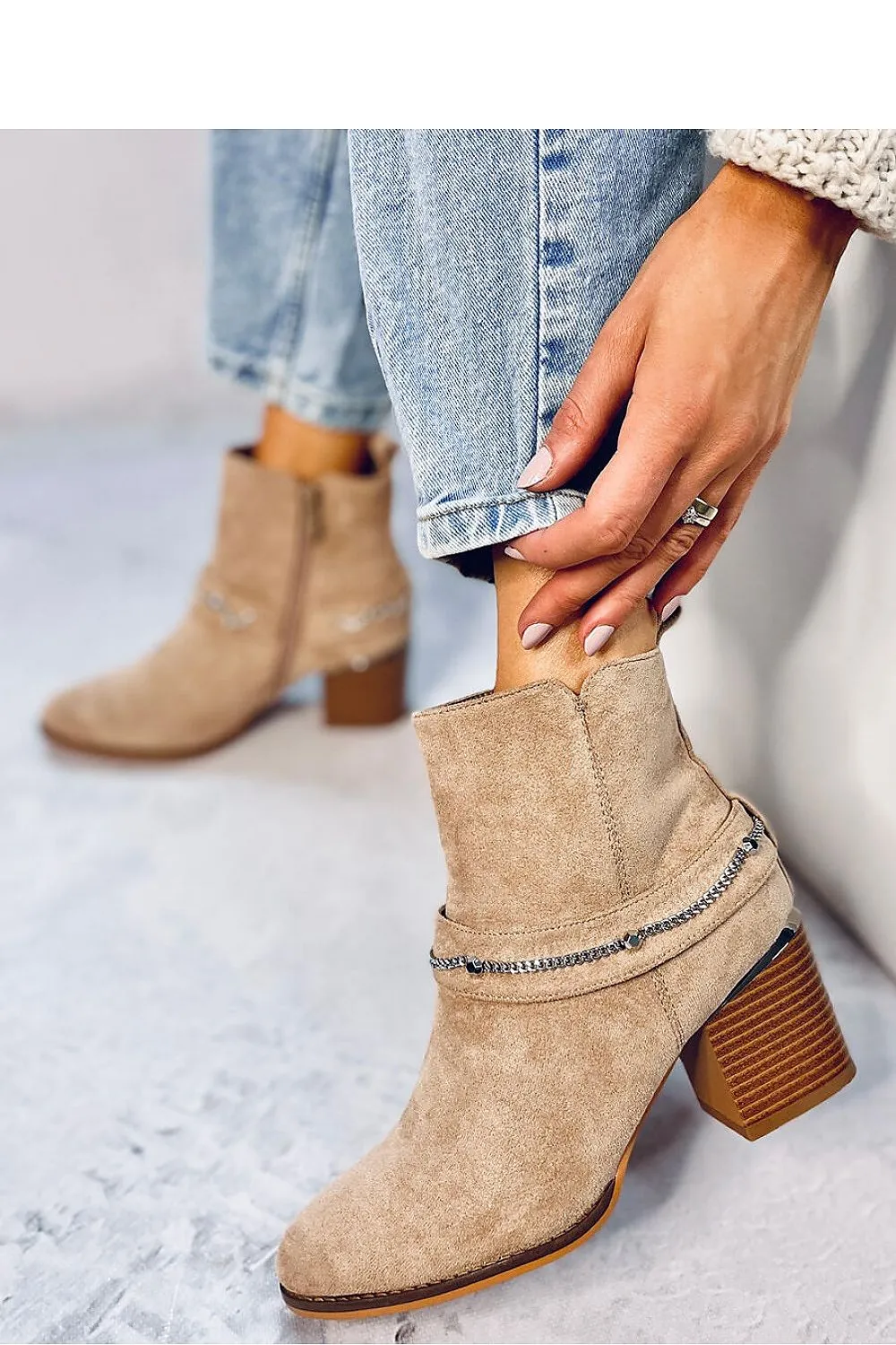 Heel boots