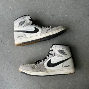 Jordan 1 Retro High Element Gore-Tex Light Bone *pre-owned* (SIZE 10)