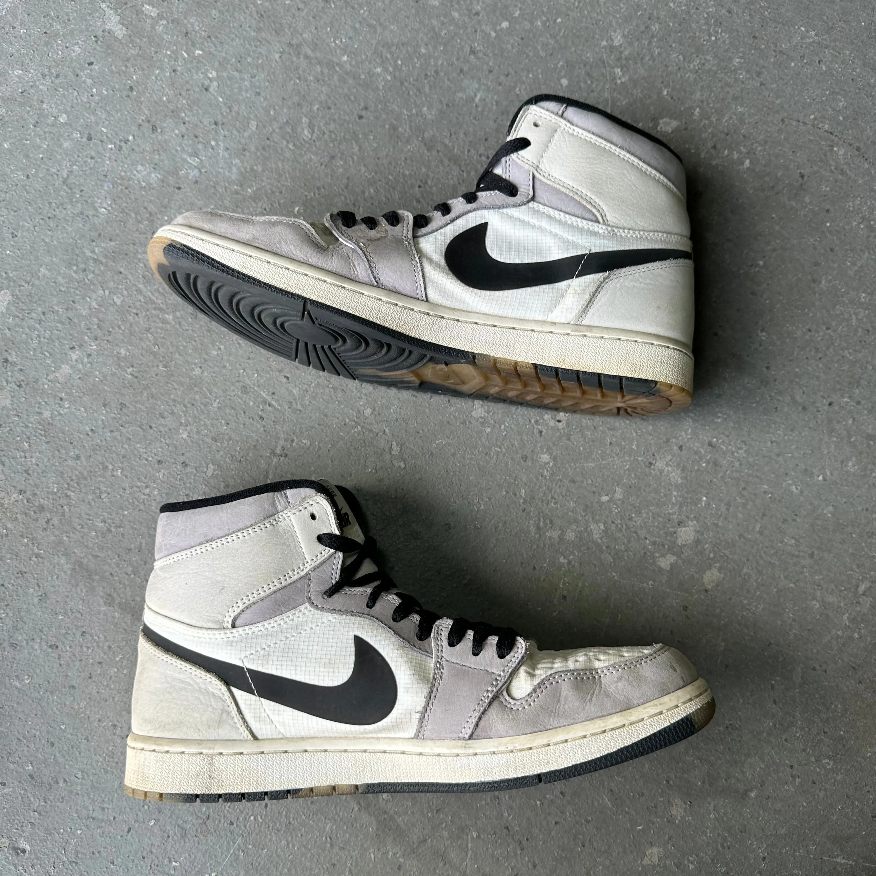 Jordan 1 Retro High Element Gore-Tex Light Bone *pre-owned* (SIZE 10)