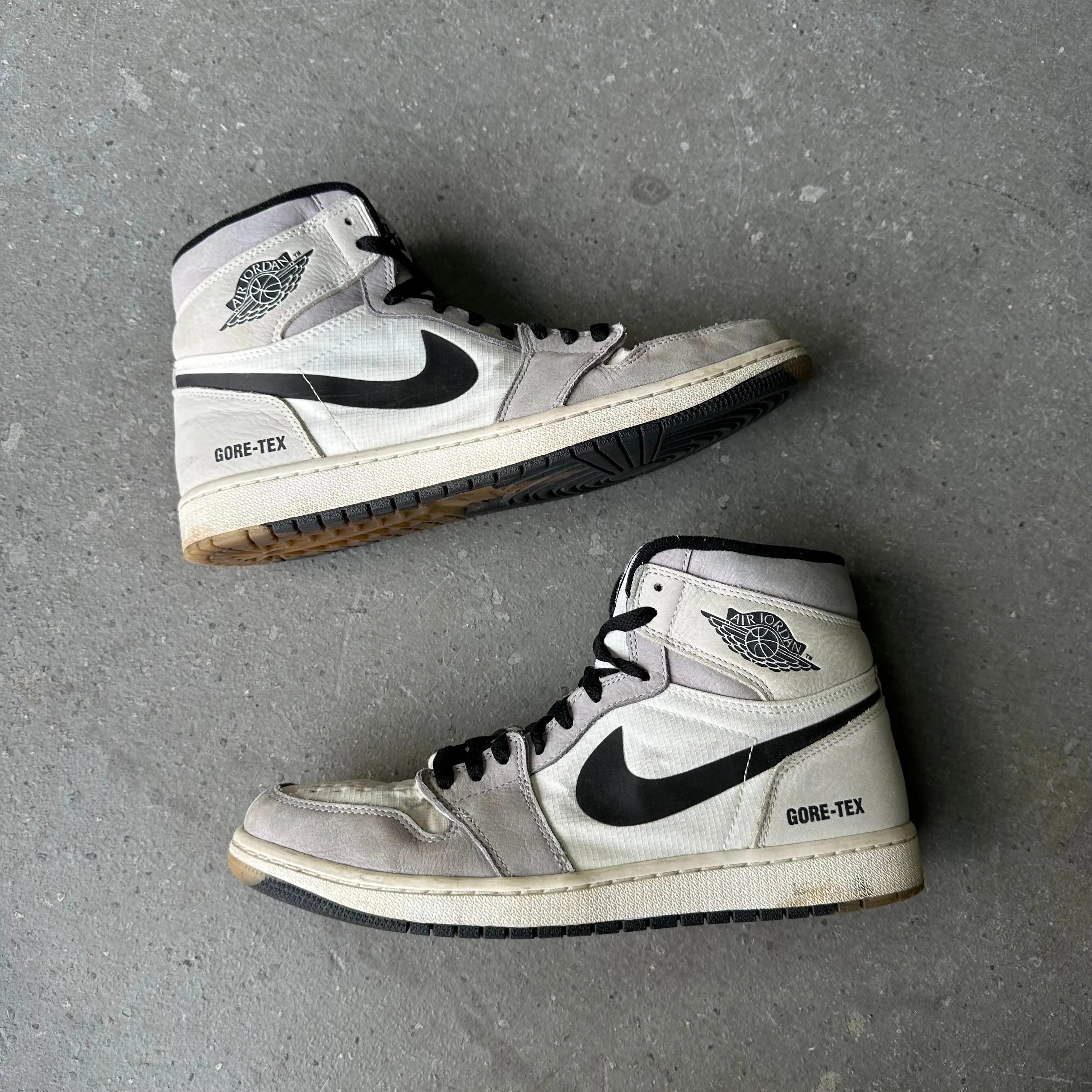 Jordan 1 Retro High Element Gore-Tex Light Bone *pre-owned* (SIZE 10)