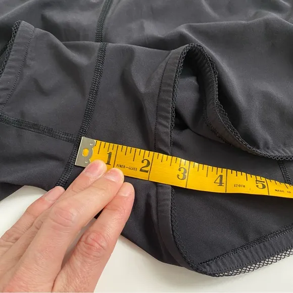 Like NEW Lululemon Black Hottie Hot Running Shorts Womans Size 10 2.5” inseam