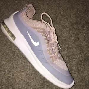 Nike Women’s Air Max Axis Particle Running Shoe