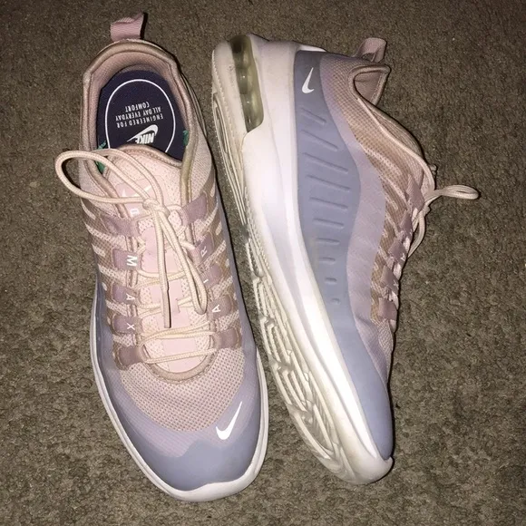 Nike Women’s Air Max Axis Particle Running Shoe