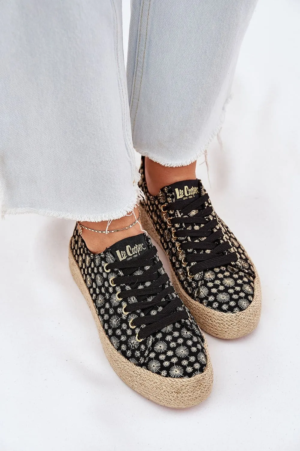 Sneakers Step in style