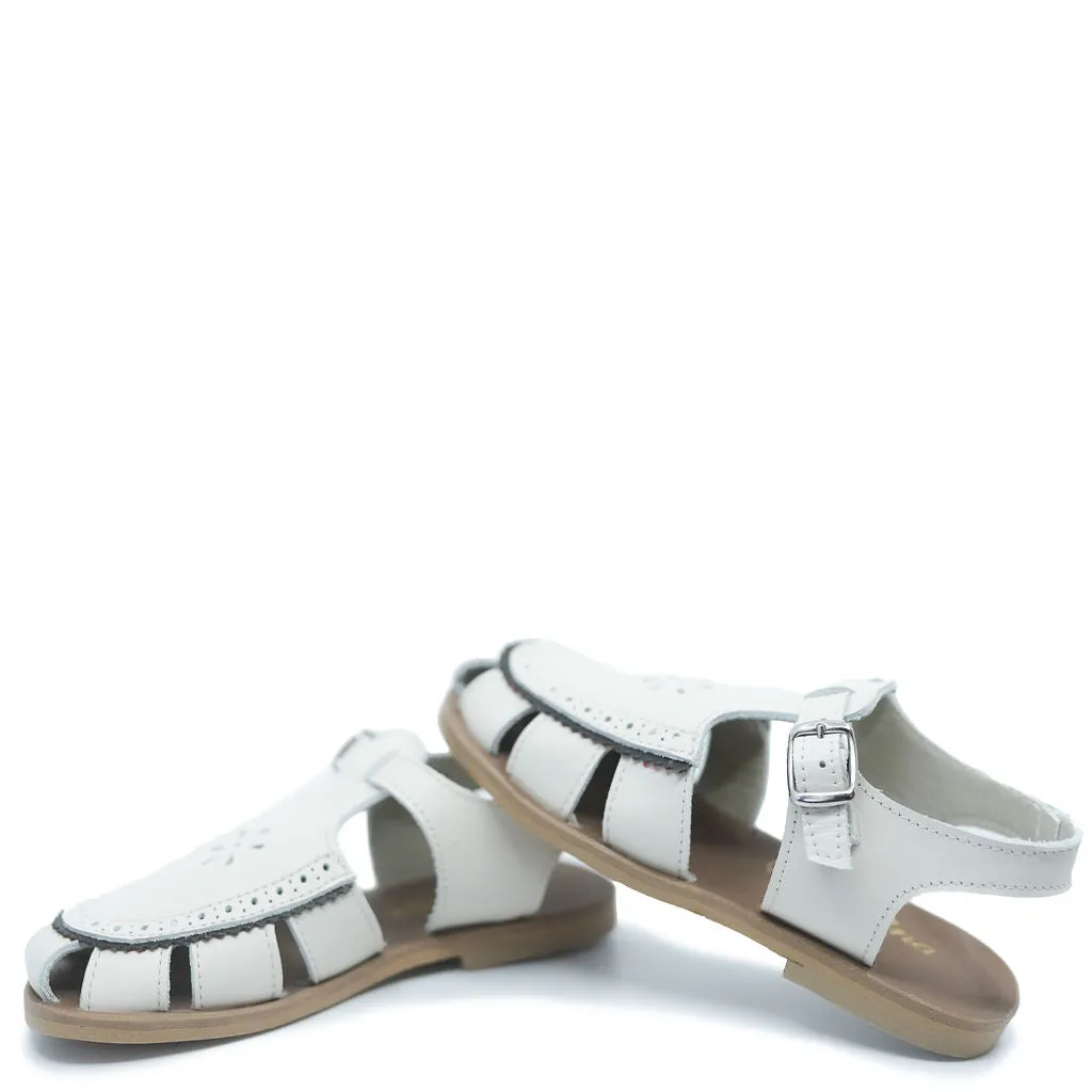 Sonatina Off White Vintage Closed Toe Sandal