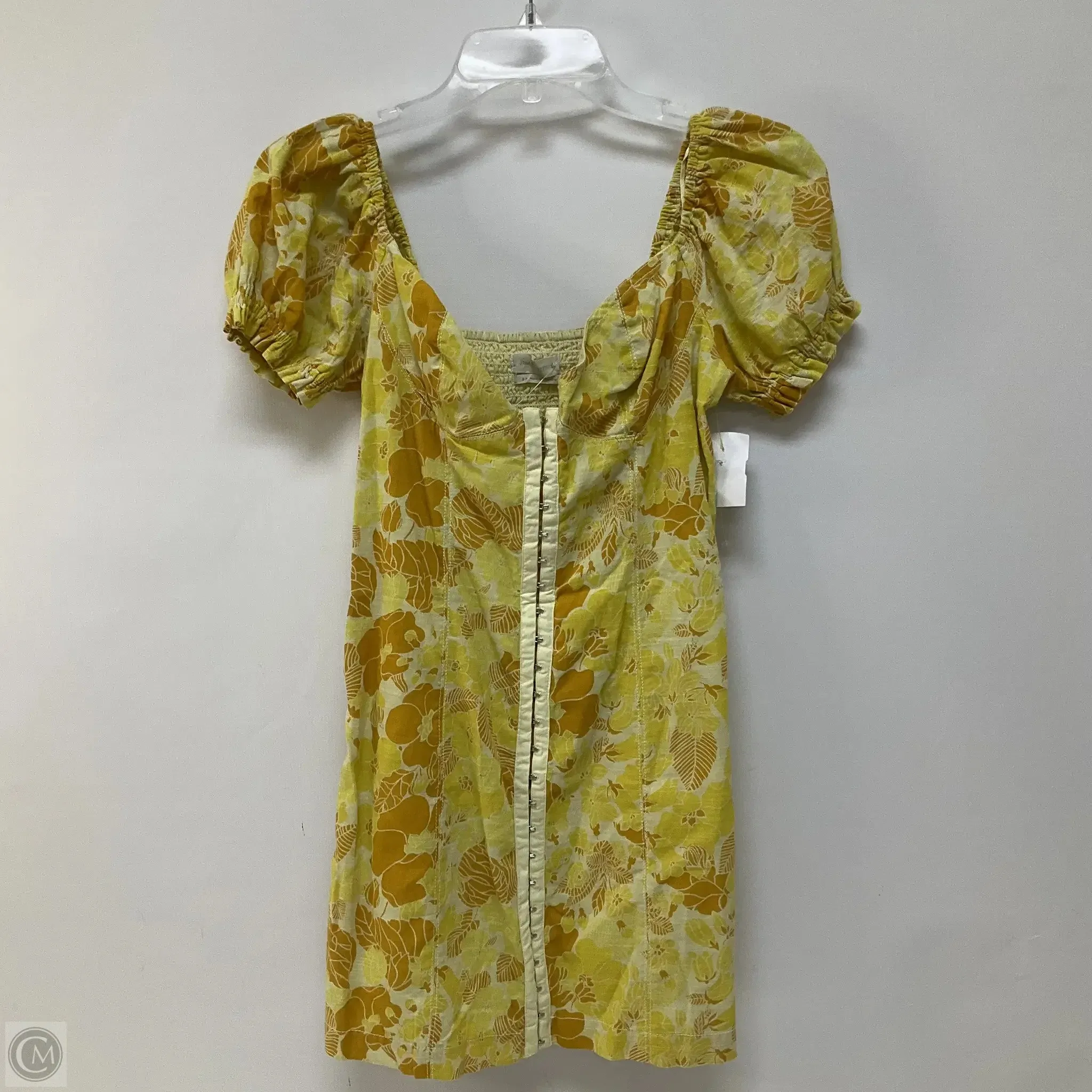 Top Short Sleeve By Urban Outfitters In Yellow, Size: Xs